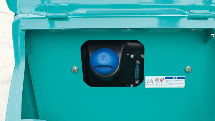 尿素水タンク給水口