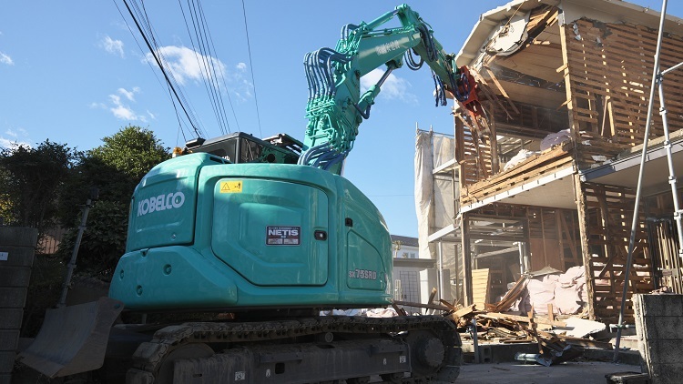 建物解体作業を行う解体仕様機